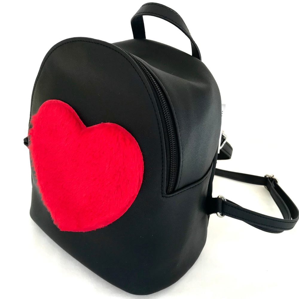 T-Shirt & Jeans Backpack with Faux Fur Heart - Picture 3 of 6